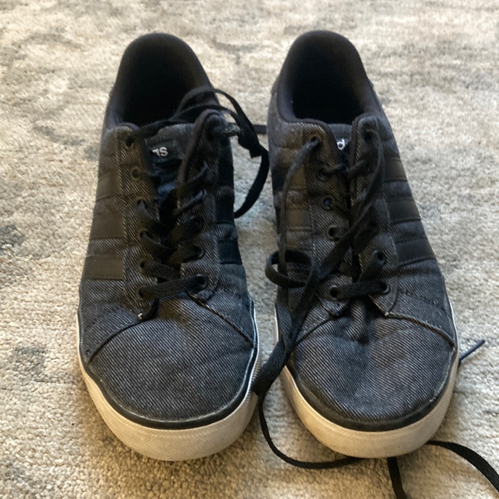 Adidas black sneaker